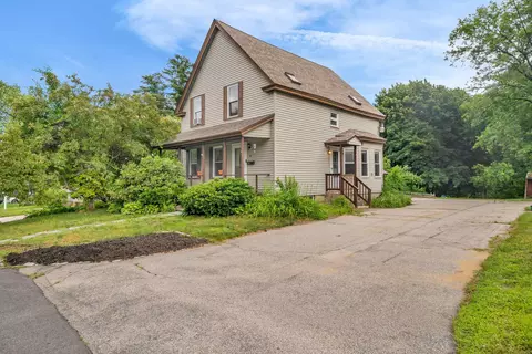 9 Grove St, Derry, NH 03038