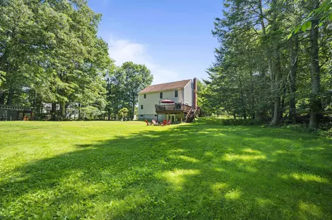 Exterior - 54 Beech Hill Rd, Exeter, NH 03833 photo 5 of 11
