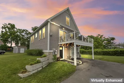 8 Heaphy Ln, Dover, NH 03820