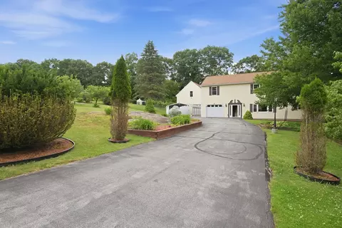 5 Johns Dr, Hooksett, NH 03106