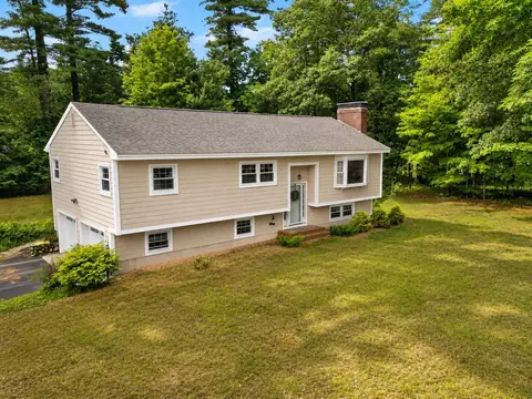 4 Rock Pond Rd, Windham, NH 03087