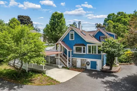 564 River Rd, Manchester, NH 03104