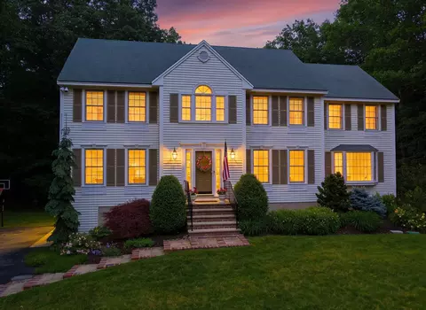 22 Hazelnut Ln, Londonderry, NH 03053