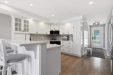 Kitchen - 10 Cross St, Windham, NH 03087 photo 2 of 5