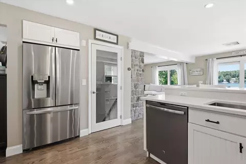 Kitchen - 10 Cross St, Windham, NH 03087 photo 5 of 5