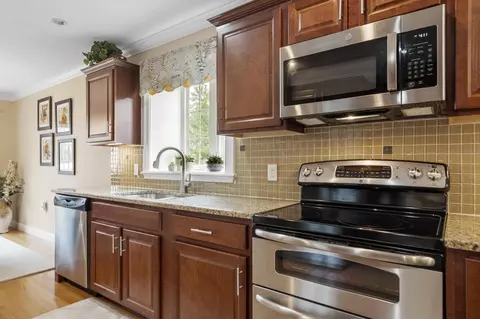 Kitchen - 18 Harvest Rd, Windham, NH 03087 photo 5 of 5