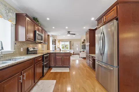 Kitchen - 18 Harvest Rd, Windham, NH 03087 photo 4 of 5