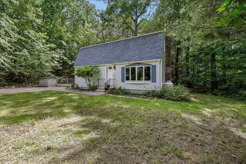 11 Hartson Cir, Hudson, NH 03051