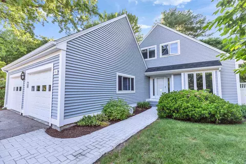 555 Straw Hill Rd, Manchester, NH 03104