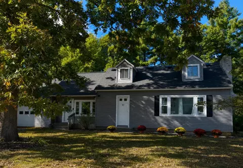 2073 Goffs Falls Rd, Manchester, NH 03103