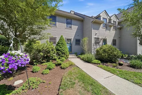 6 Veterans Rd #13, Amherst, NH 03031