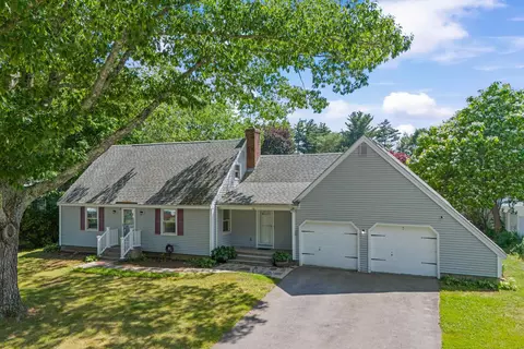 10 Colonial Cir, Hampton, NH 03842