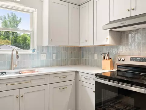 14 Hideaway Ln, Williston, VT 05495