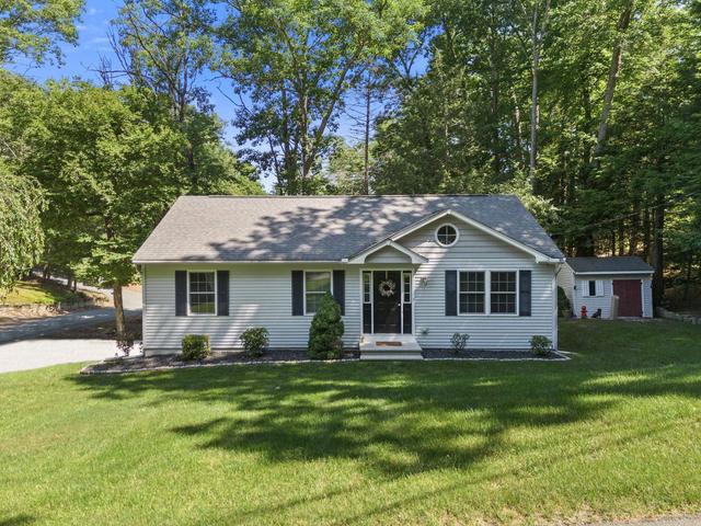 2 Hemlock Shore Dr, Atkinson, NH 03811