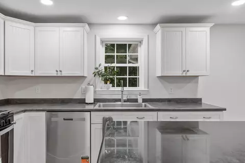 Kitchen - 29 Cider St, Epping, NH 03042 photo 2 of 5
