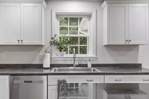 Kitchen - 29 Cider St, Epping, NH 03042 photo 5 of 5
