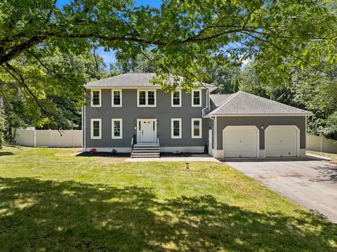 60 Horseshoe Rd, Windham, NH 03087