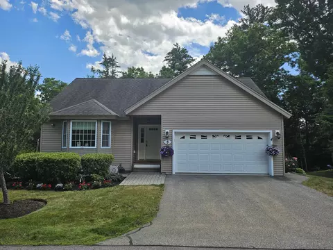 9 Hemlock Dr, Newton, NH 03858