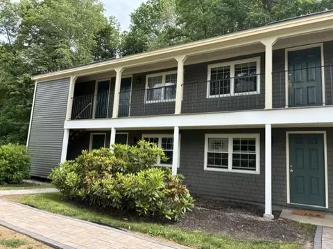 131 Cricketbrook Ave, Dover, NH 03820