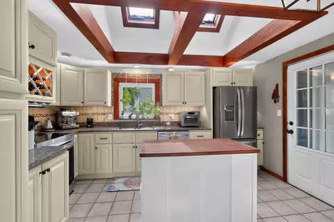 Kitchen - 1 Scammon Ln, Exeter, NH 03833 photo 2 of 2