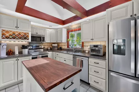 Kitchen - 1 Scammon Ln, Exeter, NH 03833 photo 1 of 2