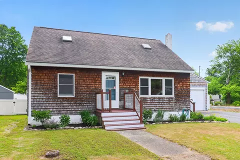 Exterior - 1 Scammon Ln, Exeter, NH 03833 photo 4 of 7