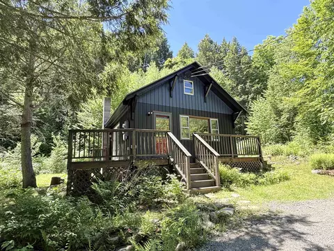 8 Beech Tree Ln, Newfane, VT 05345