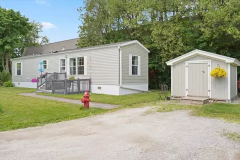 91 Shelburnewood Dr, Shelburne, VT 05482