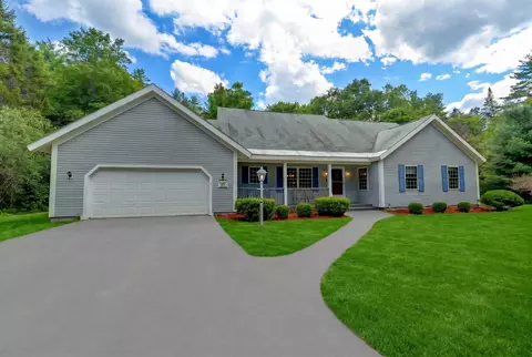 407 Dandiview Rd, Conway, NH 03860