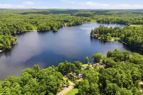 32 N Shore Rd, Sandown, NH 03873