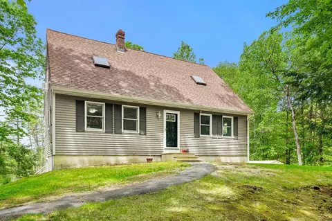 9 Pondview Rd, Weare, NH 03281