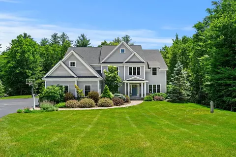32 Settlers Ct, Bedford, NH 03110
