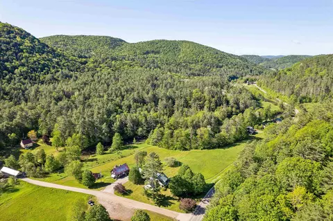 View/Area - 4 Larkin Rd, Tunbridge, VT 05077 photo 3 of 5