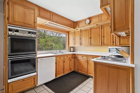 Kitchen - 4 Larkin Rd, Tunbridge, VT 05077 photo 1 of 2