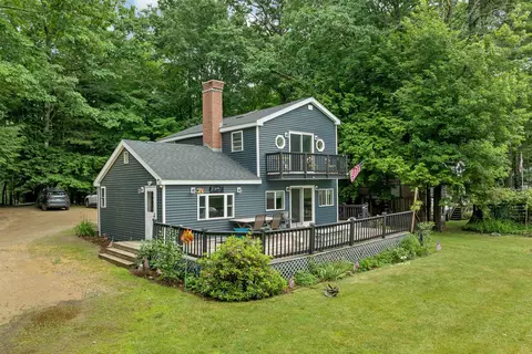 18 W Huntress Pond Rd, Barnstead, NH 03225