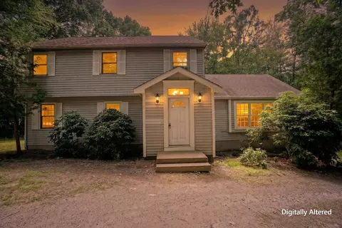 12 Anne Dr, Hampstead, NH 03841