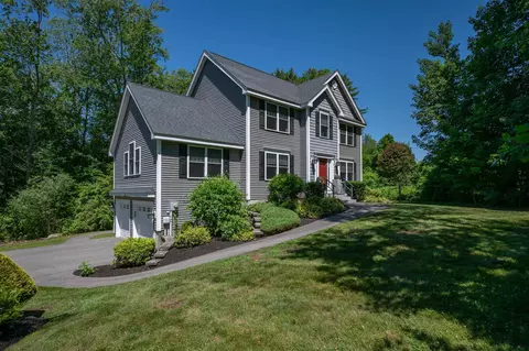 7 N Salem Rd, Hampstead, NH 03841