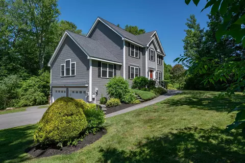 7 N Salem Rd, Hampstead, NH 03841