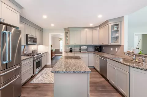 1 Winchester Dr, Sanbornton, NH 03269