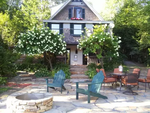 4 Clauss Ln, Unity, NH 03773