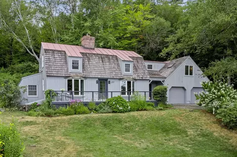 217 S Perry Rd, Barnard, VT 05031