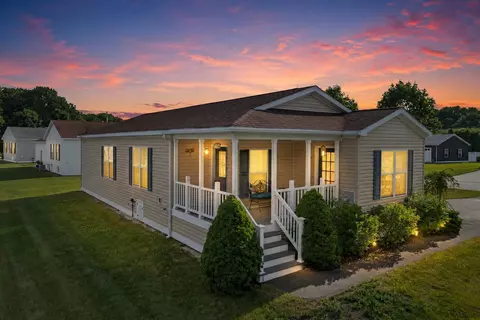 2 Goldenrod Way, North Hampton, NH 03862