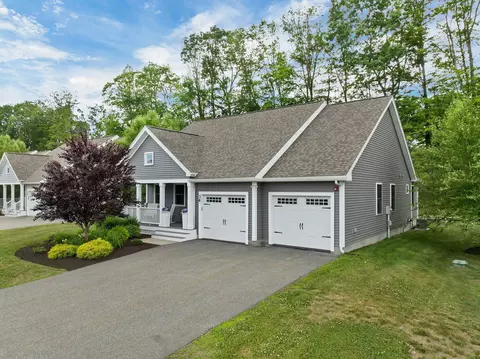 36 Three Ponds Dr, Brentwood, NH 03833
