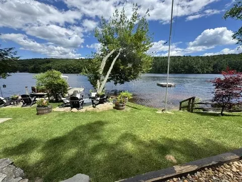 176 Russell Dr, Weare, NH 03281