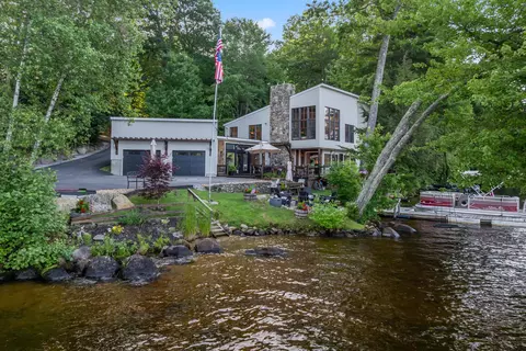 176 Russell Dr, Weare, NH 03281