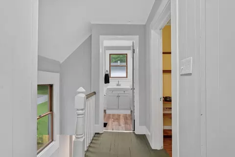 Entry Way - 2 Charles St, Proctor, VT 05765 photo 2 of 2