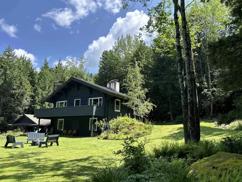 528 Pinnacle Rd, Stowe, VT 05672