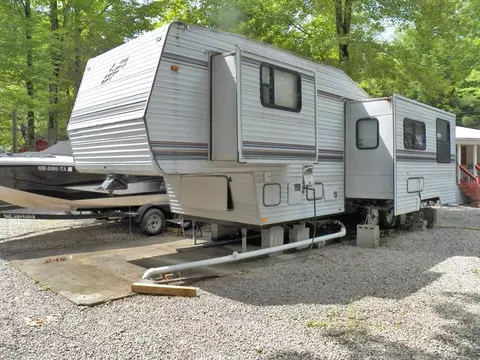 182 Pocahontas Ln, Rochester, NH 03867