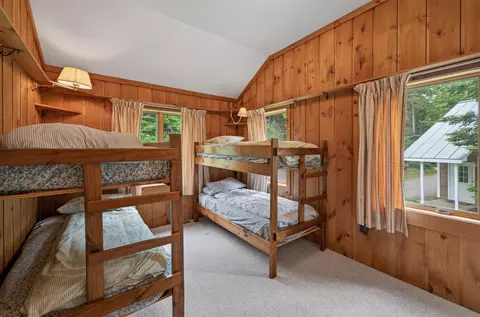 Bedroom - 7 Tapping Tree Ln, Dover, VT 05356 photo 3 of 4