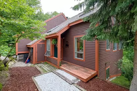 32 Mountainside Ln #B, Francestown, NH 03043